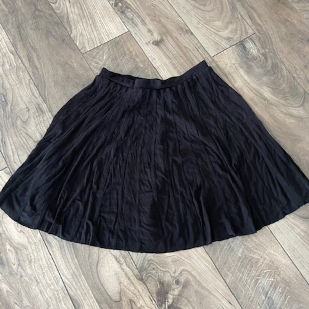 Chelsea & Theodore Ribbed Short Skirt